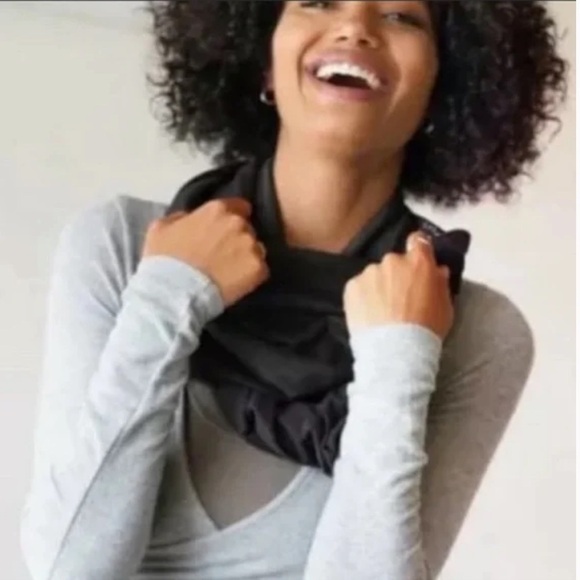 BEYOND YOGA Hidden Pocket Infinity Scarf Zipper Pocket Black Brown Soft - Picture 10 of 13